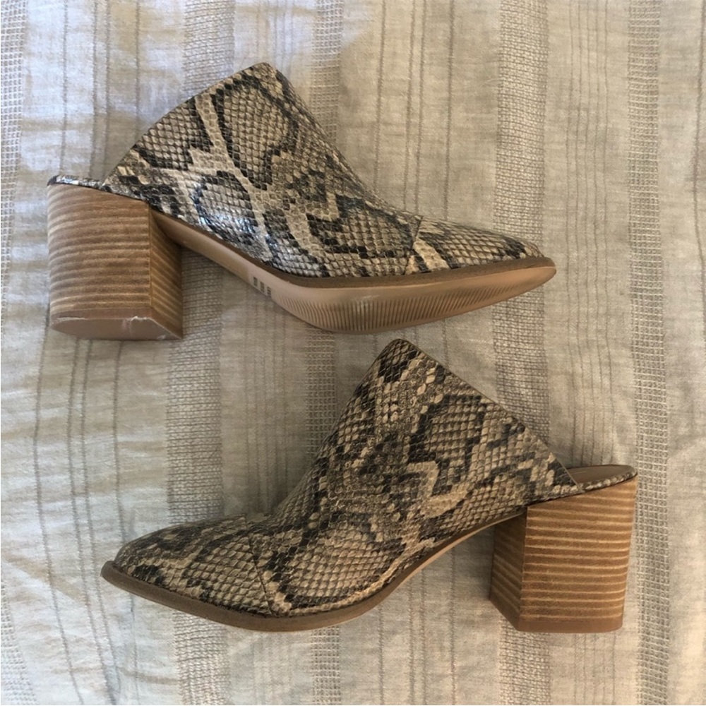 Report Snakeskin Mules